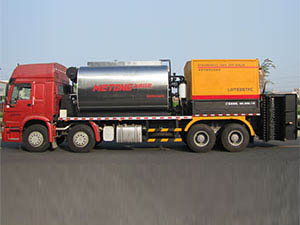  شاحنة ترقيع الأسفلت (2 في 1) 